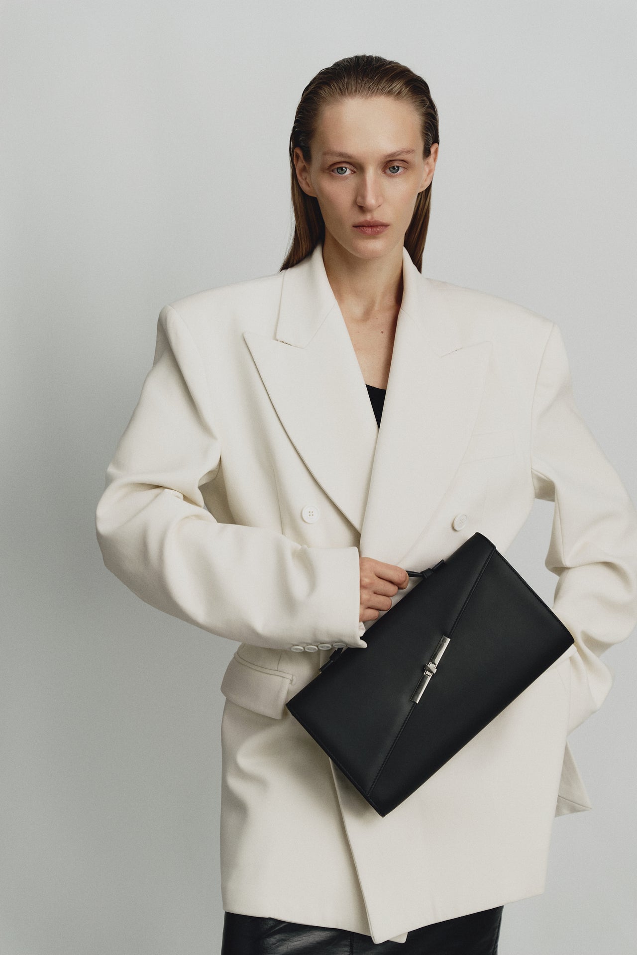 Alex Clutch in Black